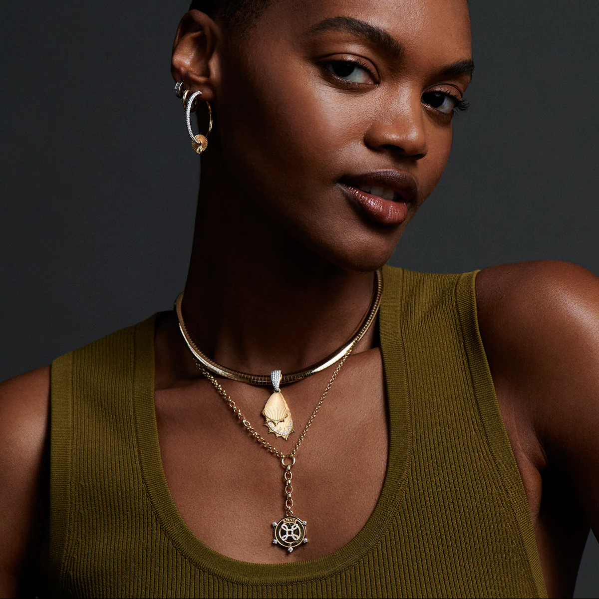 Reverie | Butterfly Wings Medium Sleek Collar Necklace | Diamonds, Yellow Gold - Image 2
